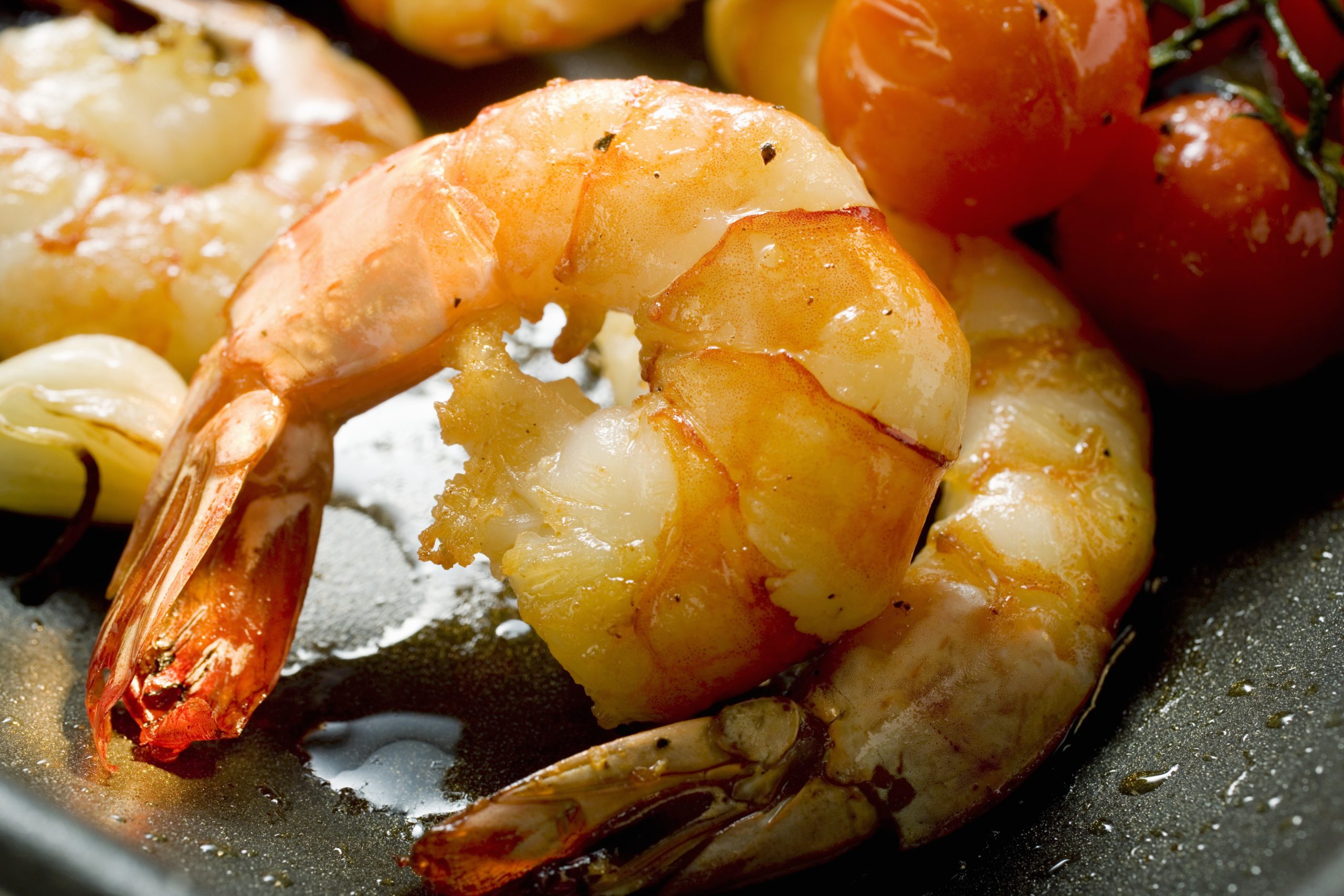 Riesengarnelen mit gegrillten Tomatenscheiben